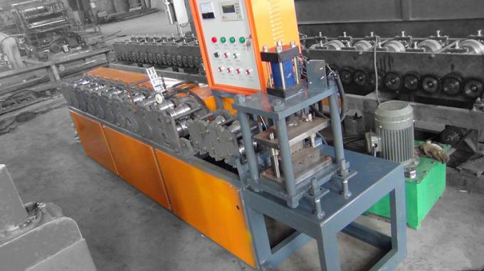 dixinの製造業者が供給する機械を形作る鋼鉄ローラー シャッター戸枠ロール