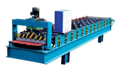 中国 油圧金属のカッターが付いている機械を形作る電子制御の金属の屋根ロール サプライヤー