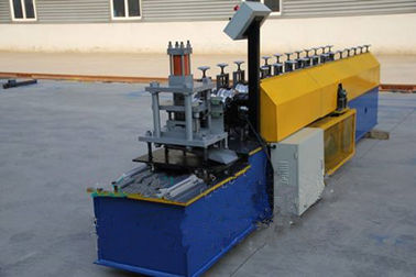 中国 0.3 - 0.8mmの厚さシートのための機械を形作る産業鋼鉄ローラー シャッター サプライヤー